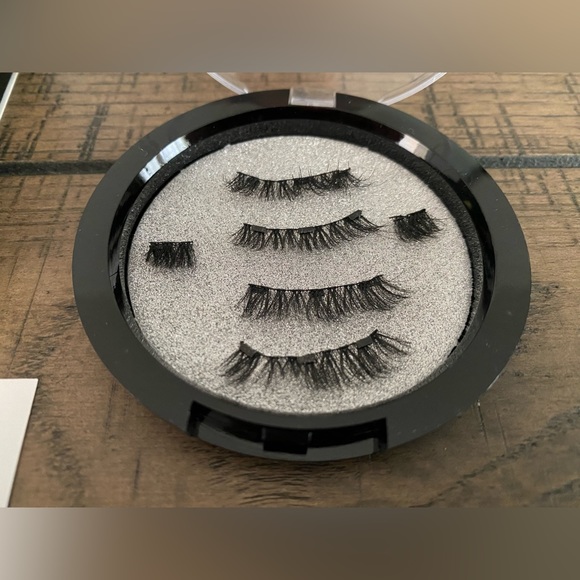 Magnetic Lashes | One Size - Picture 3 of 8
